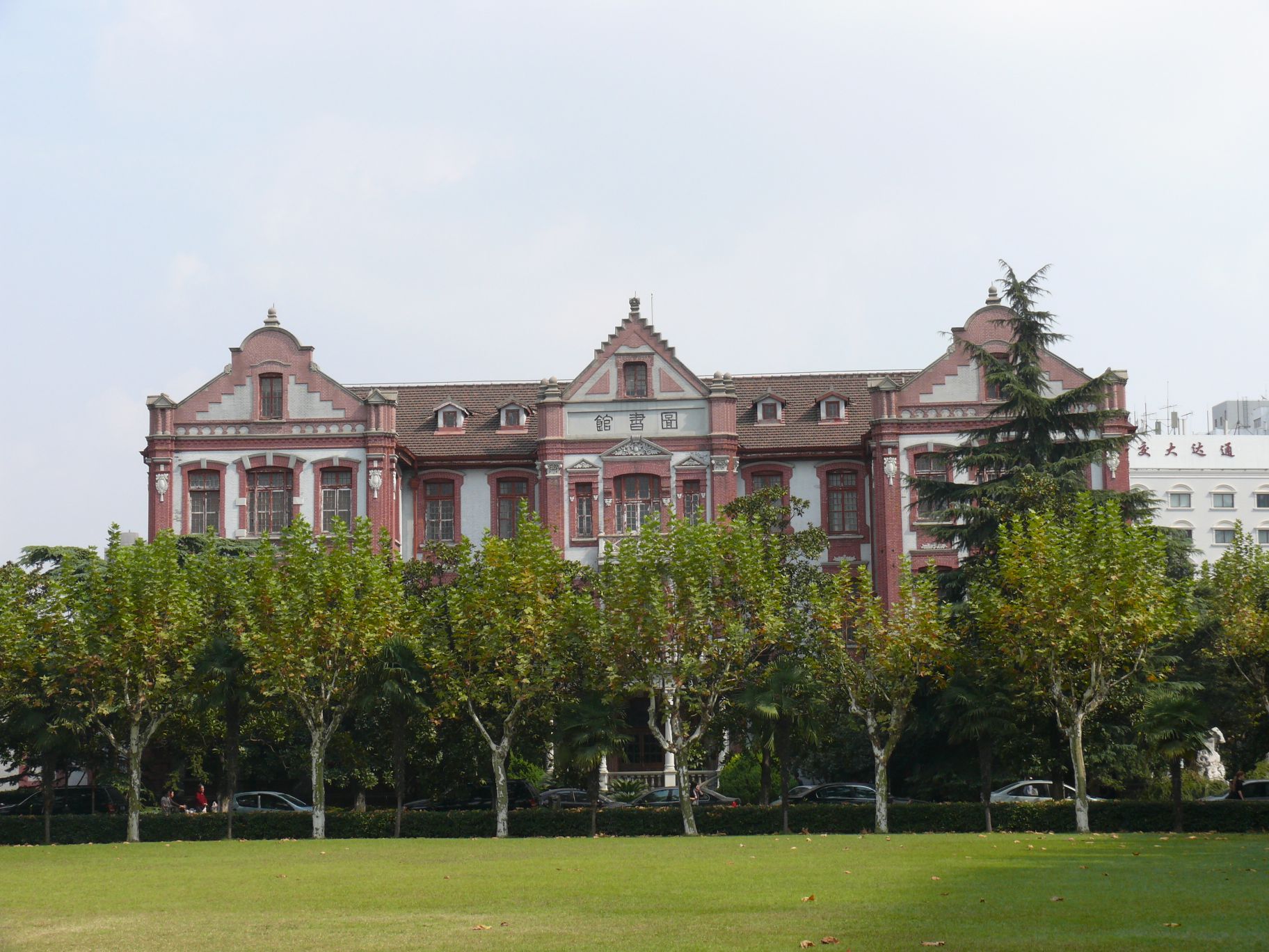 dai hoc giao thong thuong hai