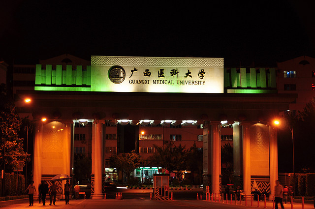 dai-hoc-y-khoa-quang-tay